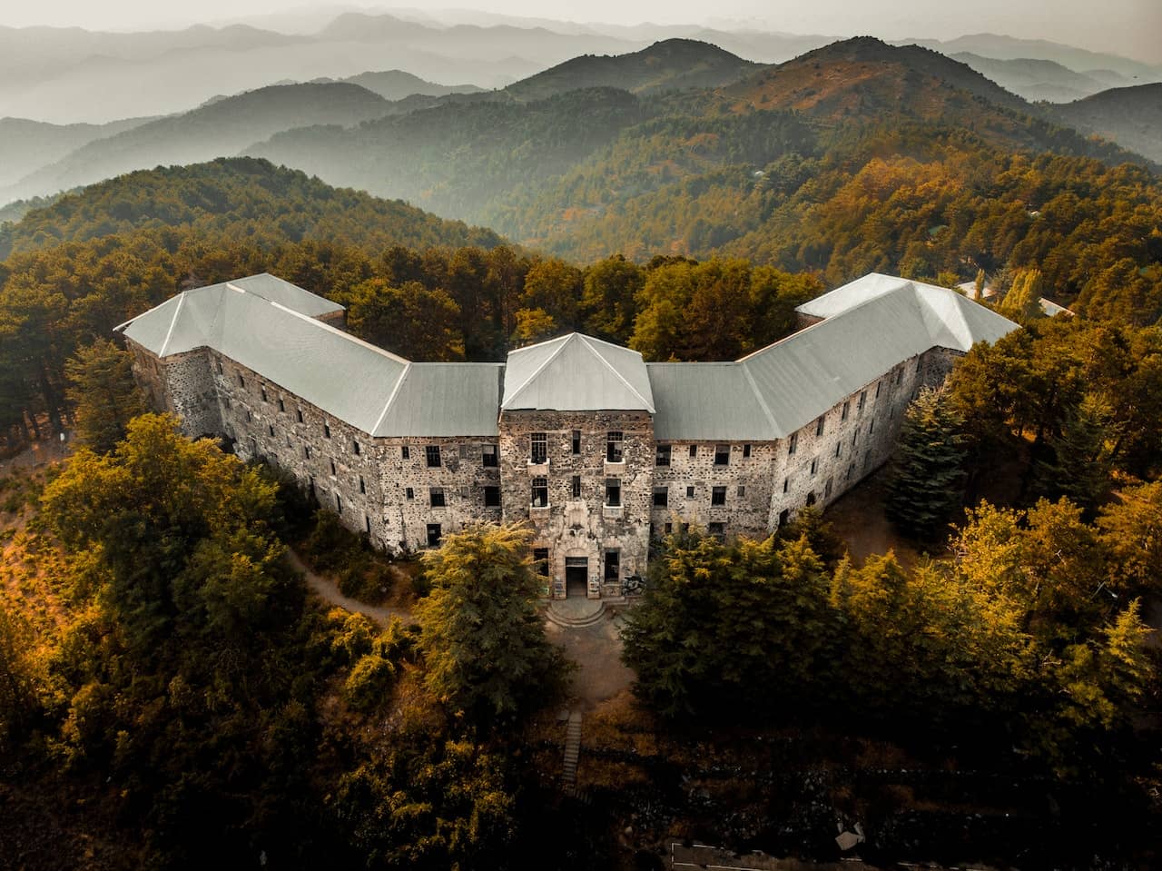 Отель с приведениями. Отель Беренгария на Кипре. Замок Беренгария Кипр. Заброшенный отель Беренгария. Отель призрак Беренгария Кипр.